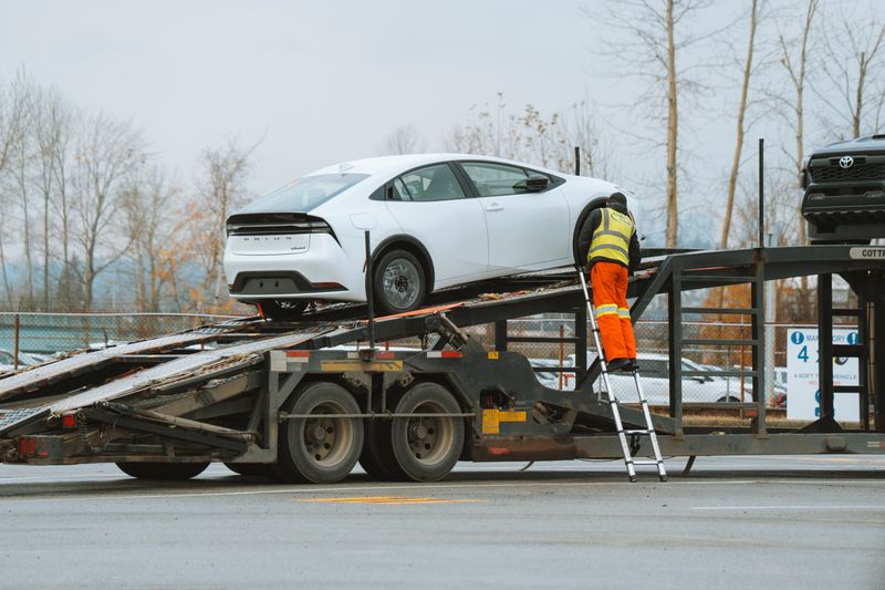 Fahrzeugtransport mit Anhänger